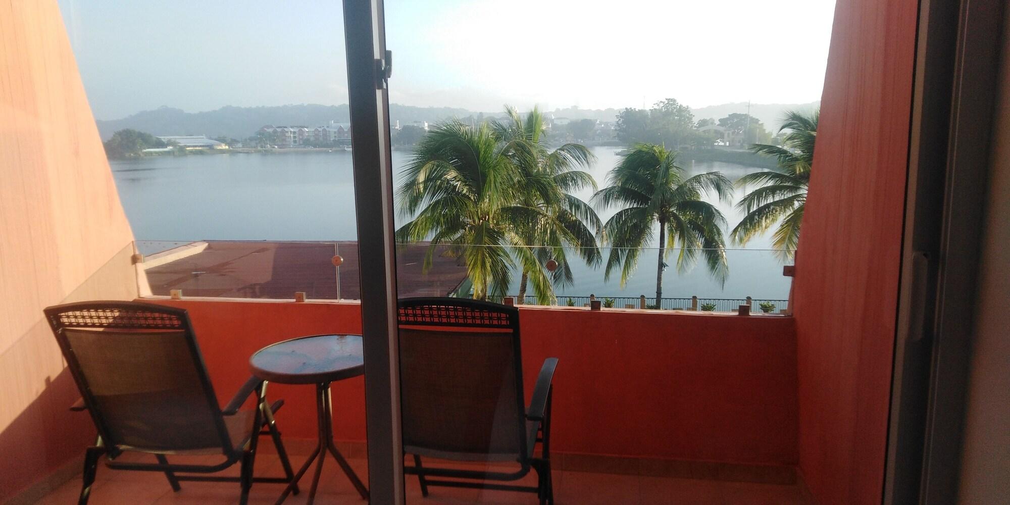Peten Esplendido ฟลอเรส ภายนอก รูปภาพ