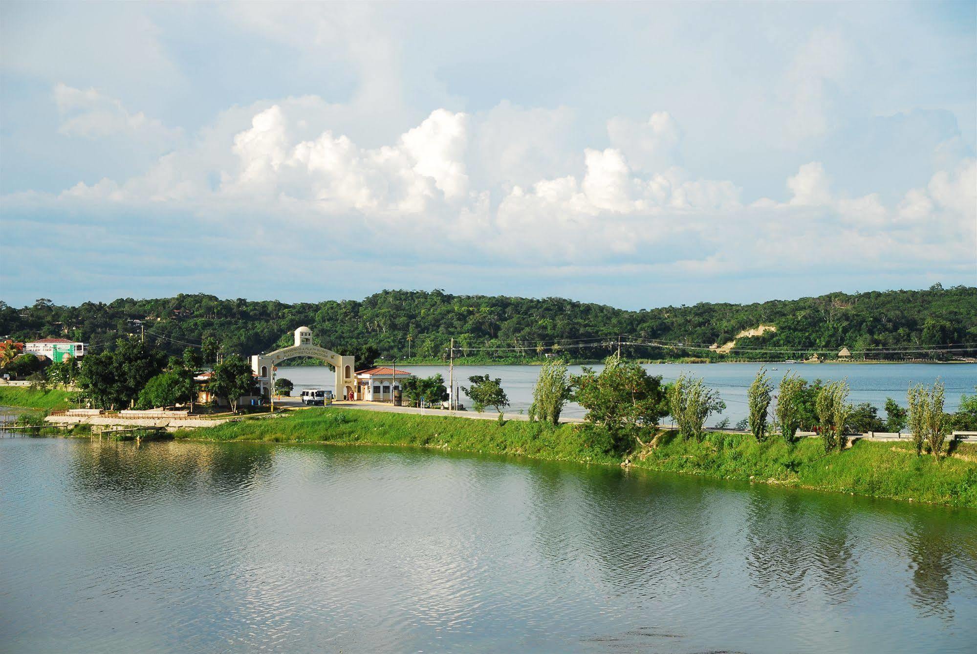 Peten Esplendido ฟลอเรส ภายนอก รูปภาพ
