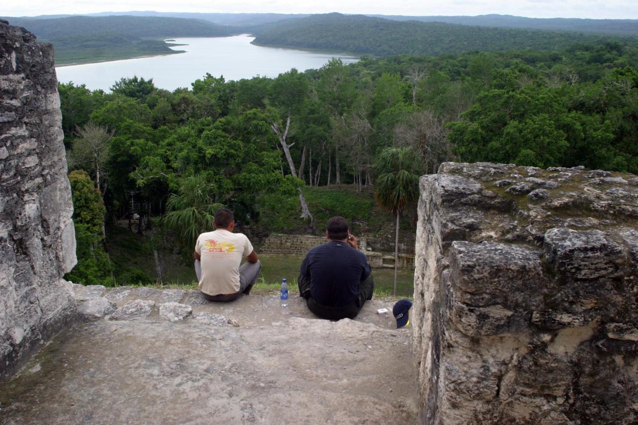 Peten Esplendido ฟลอเรส ภายนอก รูปภาพ